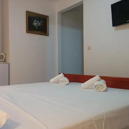 Cavar 1, Close To The *