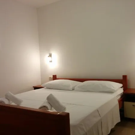 Cavar 1, Close To The