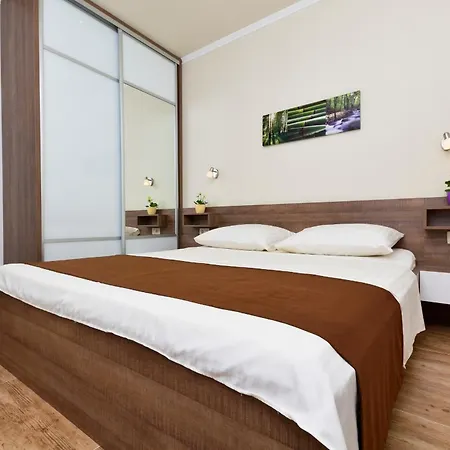 Cavar 1, Close To The